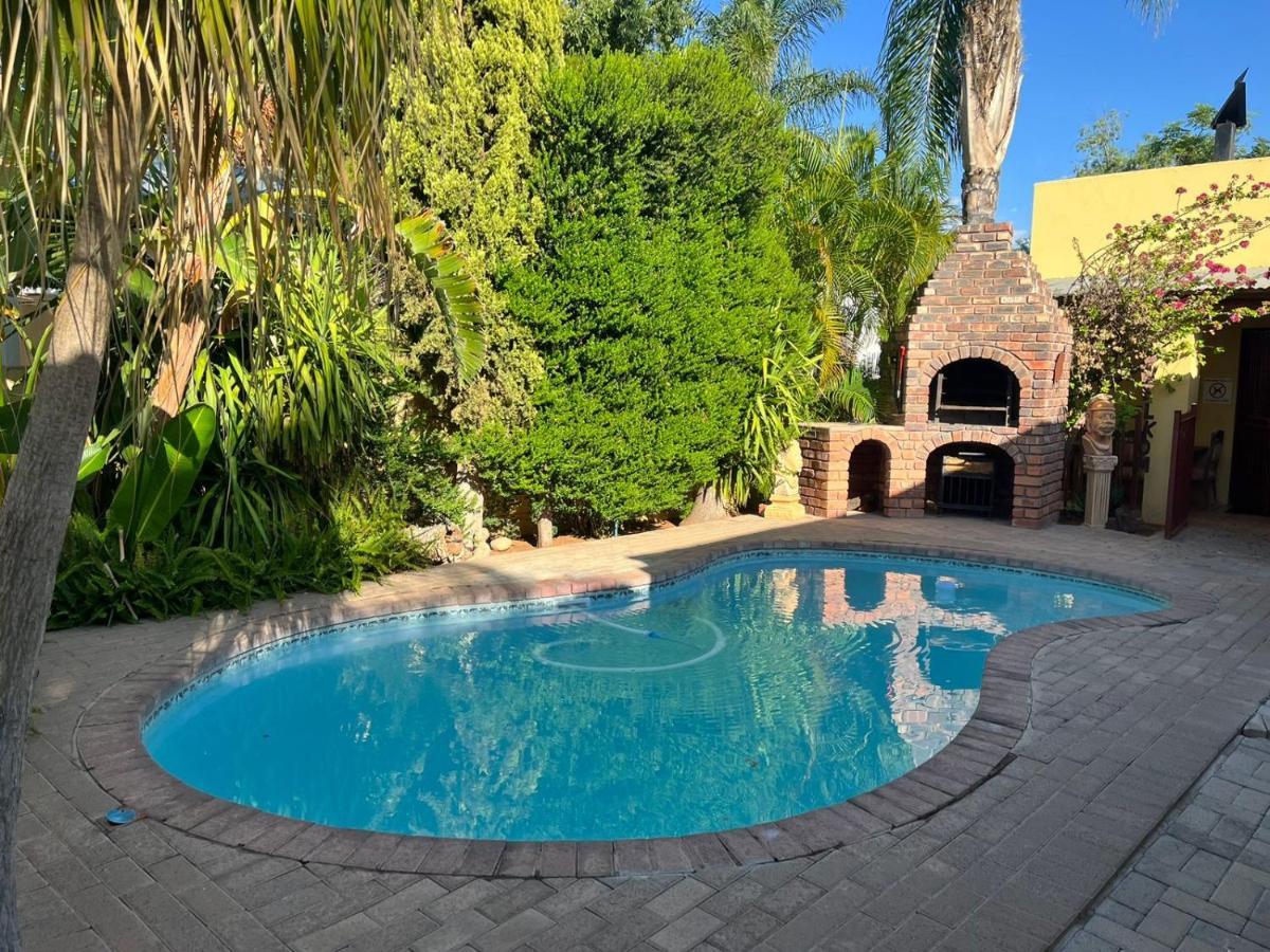 Tarentaalrand Guesthouse Upington Ngoại thất bức ảnh