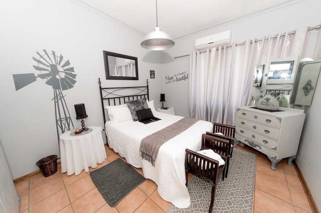 Tarentaalrand Guesthouse Upington Ngoại thất bức ảnh